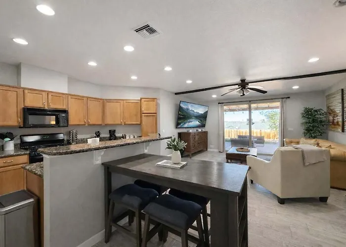 Villa Luxe Lakeview - Hot Tub - Mountain Serenity